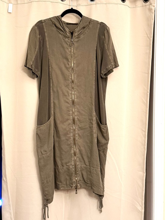 Wearables Dresses & Skirts - Washed Olive Short Sleeve Zip-Front Dress